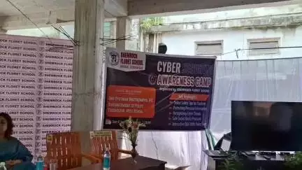 দিনহাটা ১: দিনহাটা শহরের গোধূলি বাজার এলাকায় একটি ইংরেজি মাধ্যম বেসরকারি স্কুলে সাইবার ক্রাইম ও ট্রাফিক নিয়ে বিশেষ সচেতনতা শিবির