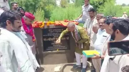खेरागढ़: गाँव इकराम नगर में विधायक ने सड़क निर्माण का शिलान्यास किया