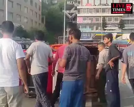 सोलन के पास चंडीगढ़-शिमला हाईवे पर पलटा टेंपो, चालक को मामूली चोटें आईं