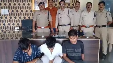 छतरपुर नगर: छतरपुर पुलिस ने अंतरराज्यीय बाइक चोर गिरोह का भंडाफोड़ किया, ₹35-40 लाख की 28 बाइकें बरामद, 4 आरोपी गिरफ्तार