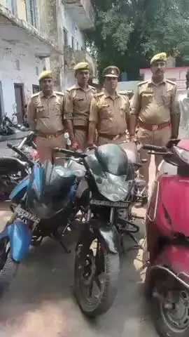 ठाकुरगंज क्षेत्र से पुलिस ने 7 चोरी की मोटरसाइकिलों के साथ दो वाहन चोरों को किया गिरफ्तार