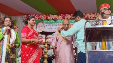 বারাসাত ১: বারাসাত ৩৫ নম্বর ওয়ার্ড তৃণমূল কংগ্রেসের উদ্যোগে স্বেচ্ছায় রক্তদান শিবির, উপস্থিত খাদ্যমন্ত্রী সহ অন্যরা