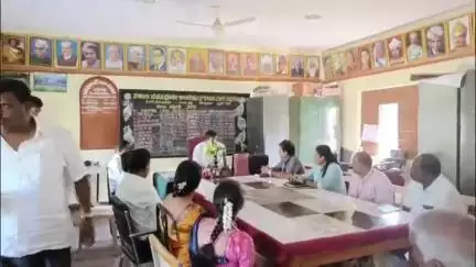 ಕೃಷ್ಣರಾಜಪೇಟೆ: ಎಸ್.ಎಸ್.ಎಲ್.ಸಿ ಪರೀಕ್ಷೆಯಲ್ಲಿ ಕಳಪೆ ಫಲಿತಾಂಶ ಬಂದ ಹಿನ್ನೆಲೆ ಬಲ್ಲೇನಹಳ್ಳಿಯಲ್ಲಿ ಶಿಕ್ಷಕರಿಗೆ ಶಾಸಕ ಹೆಚ್.ಟಿ.ಮಂಜು ತರಾಟೆ