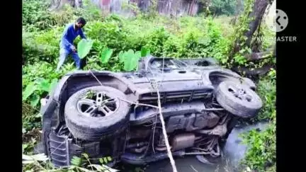 गेवरा में गरुड़ नगर के पास तेज रफ्तार थार कार अनियंत्रित होकर पलटी