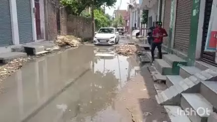 एटा: ग्राम पंचायत भगीपुर के मोहल्ला अवंतीबाई नगर के रहने वाले लोग गंदगी और गंदे पानी से निकलने को विवश #jansamasya