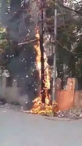 पलवल: पलवल में बिजली के खंभों पर अवैध तारों से तीन जगह लगी आग