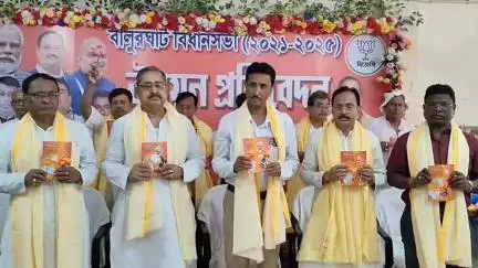 বালুরঘাট: বিগত চার বছরের কাজের খতিয়ান বই আকারে প্রকাশ করলেন বালুরঘাটের বিধায়ক অশোক কুমার লাহিড়ী