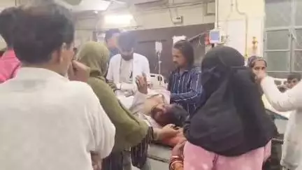 शाहजहांपुर: थाना आरसी मिशन क्षेत्र के नई बस्ती मोहल्ले में चबूतरे पर बैठने को लेकर दो पक्षों में हुई मारपीट, एक युवक घायल