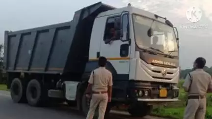 মৰঙী: ৰঙাজানৰ লগতে বিভিন্ন স্থানত পৰিবহন নিয়মৰ অৱমাননা কৰা প্ৰায় ২৫ খনৰো অধিক বাহন জব্দ জিলা পৰিবহন বিভাগৰ