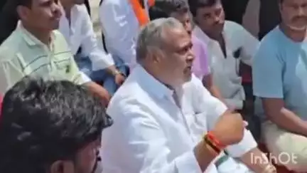 రాజేంద్రనగర్: హనుమాన్ గుడిలో గోమాంసం పెట్టారంటూ షాద్‌నగర్‌లో బీజేపీ ఆధ్వర్యంలో ధర్నా