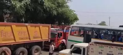 बदायूं: बदायूं के उझानी मंडी समिति पर मंडी में आने वाले वाहनों से लगा जाम #jansamasya