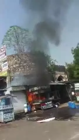दतिया नगर: किला चौक पर बिरयानी की गुमटी में सिलेंडर फटने से हुआ जोरदार धमाका, वीडियो आया सामने