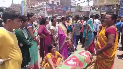 बिहार: शिवाजी कॉलोनी में ड्रग्स के ओवरडोज से युवक की हुई मौत, परिजनों ने सड़क जाम कर किया प्रदर्शन