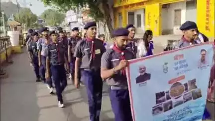 डूंगरपुर: वंदे गंगा अभियान के तहत एसडीएम और सभापति के साथ लोगों ने निकाली प्रभात फेरी, बस स्टैंड पर लगाया झाड़ू