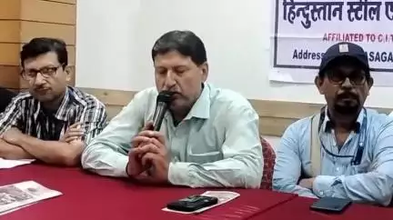 ফরিদপুর দুর্গাপুর: দুর্গাপুরের সিটি সেন্টারে একটি বেসরকারি হোটেলে হিন্দুস্তান স্টীল এমপ্লয়ীজ ইউনিয়ন দুর্গাপুরের সাংবাদিক সম্মেলন