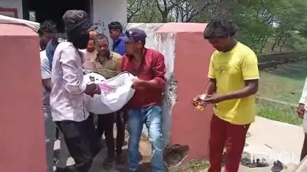 गुरूर: ग्राम डांडेसरा में कमजोर विद्युत पोल टूटकर मजदूर पर गिरा, इलाज के दौरान हुई मौत