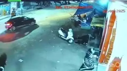 धमतरी: विंध्यवासिनी मंदिर के सामने नशे की हालत में एक कार ने कुछ दुकानों और गाड़ियों को मारी ठोकर, वीडियो हो रहा वायरल