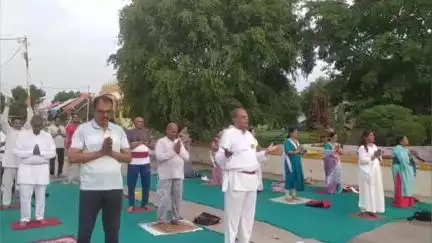 खरगौन: शहर की राजवाड़ा कॉलोनी में नए दृष्टिकोण के साथ योग शिविर का आयोजन