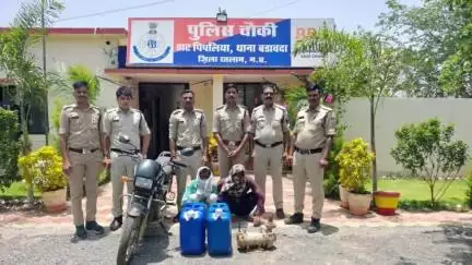 जावरा: चौकी हाटपिपलिया: बडावदा पुलिस ने टोकड़ा कंजर डेरा, राजस्थान से दो कंजरों को अवैध शराब के साथ पकड़ा