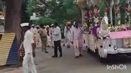 हिंगणघाट: आजनसरा येथिल संत भोजाजी महाराजांची पालखी पाहुले चालती पंढरीची वाट म्हणत पंढरपूरला रवाना