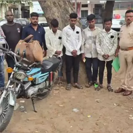 ಕಲಬುರಗಿ: ನಗರದ ಸೂಪರ್ ಮಾರ್ಕೆಟ್‌ನಲ್ಲಿ ಗಾಂಜಾ ಮಾರುತ್ತಿದ್ದ ನಾಲ್ವರು ಯುವಕರ ಬಂಧನ