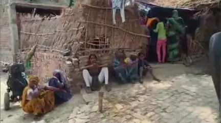 इकौना: रैमुनिया में मोबाइल चार्ज करते समय करंट लगने से किशोरी की मौत, परिवार में मचा कोहराम, पिता प्रदेश में हैं