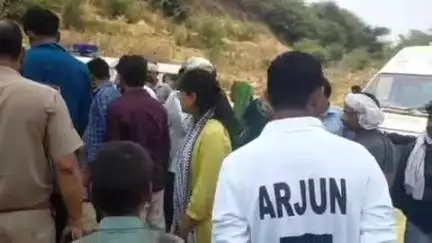 इटावा: बढ़पुरा इलाके के चंबल नदी में दोस्तों के संग नहाने पहुंचे युवक की बोट पुल के पिलर से टकराने पर डूबने से हुई मौत