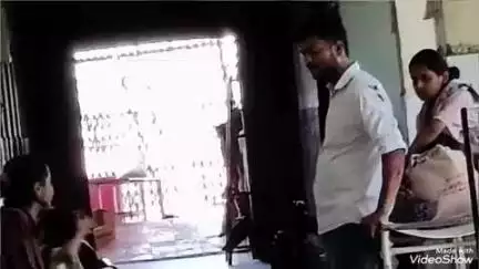 मालपुरा: जयपुर भीलवाड़ा स्टेट हाईवे पर चलती स्कूटी का टायर पंचर होने से बीच सड़क पर फिसली, चार लोग घायल