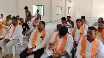 છોટાઉદેપુર: APMC ખાતે શક્તિકેન્દ્ર ઇન્ચાર્જની પરિચય બેઠક યોજાઈ,જિલ્લા ભાજપ પ્રભારી અને પ્રમુખ ઉપસ્થિત રહ્યા.