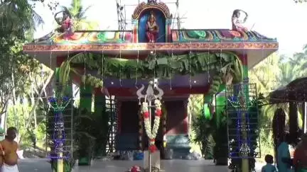 திண்டுக்கல் கிழக்கு: அஞ்சுகுழிப்பட்டி 
எல்லமால், போத்திராஜா,   திருக்கோயில் மகா கும்பாபிஷேக விழாவில் உலக நன்மை வேண்டி 108 மூலிகை கொண்டு பூஜை