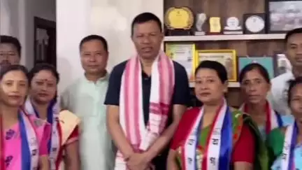 চাবুৱা: চাবুৱাৰ নিজ কাৰ্যালয়ত বিধায়ক পুণাকন বৰুৱাৰ উপস্থিতিত বহু কেইগৰাকী মহিলা‌ই যোগদান কৰে অগপ দলত