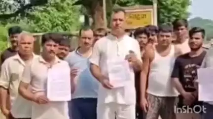 मिहींपुरवा: बिछिया रेलवे स्टेशन पर सुविधाओं की मांग को लेकर एडीआरएम को सौंपा गया ज्ञापन