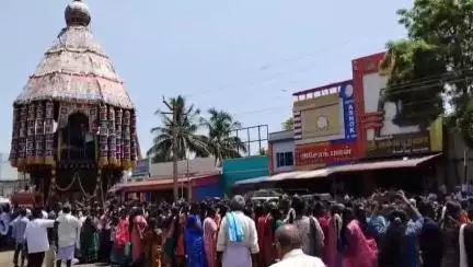 சிவகங்கை: சோமேஸ்வரர் - சவுந்தர நாயகி அம்மன் கோயில்தேரோட்ட விழா நான்கு ரத வீதிகளில் ஏராளமான பக்தர்கள் பங்கேற்பு