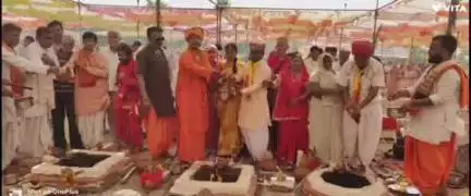बागीदौरा: सामरिया गांव में शिखर व मूर्ति प्रतिष्ठा के साथ संपन्न हुआ 151 कुण्डीय रुद्रा महायज्ञ, नारियल हवन और 11 हजार कलशों के साथ पुणाहुति