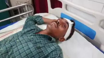 पन्ना: खजरी कुडार में युवक को बिरयानी खिलाकर, शराब पिलाने के बहाने पत्थर से किया हमला, बेहोश छोड़ भागे