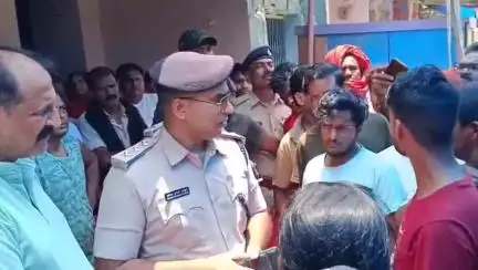 सिमरी बख्तियारपुर: सिमरी बख्तियारपुर में शव रखकर प्रदर्शन, आरोपी की गिरफ्तारी की मांग