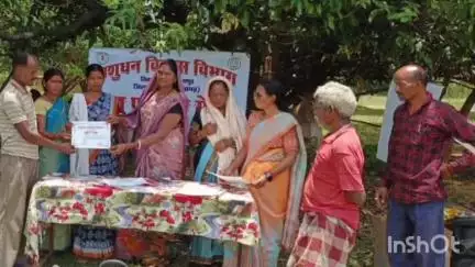 जशपुर: पशुपालन विभाग ने बालाछापर गांव में पशु प्रदर्शनी मेला सह पशु चिकित्सा शिविर लगाया, पशुओं का किया गया उपचार