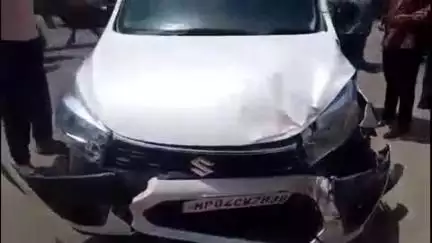 रायसेन: सांची गुलगांव रोड पर दो कारों की आमने-सामने टक्कर, टली बड़ी दुर्घटना