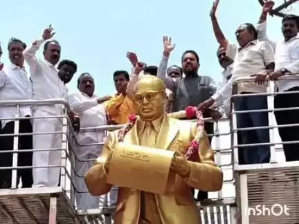 ಹುಮ್ನಾಬಾದ್: ಪಟ್ಟಣದಲ್ಲಿ ಮಾಜಿ ಸಚಿವ ರಾಜಶೇಖರ್ ಪಾಟೀಲರಿಂದ ಡಾ. ಅಂಬೇಡ್ಕರ್ ಮೂರ್ತಿ ಅನಾವರಣದ ಪೋಸ್ಟರ್ ಬಿಡುಗಡೆ