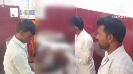 रामपुर: बहादुरगंज गांव में मकान की छत पर सरिया बांधते समय मजदूर को करंट का झटका लगा, उसे हायर ट्रीटमेंट के लिए किया गया रेफर