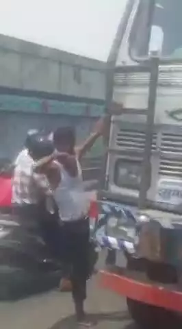 कानपुर: नौबस्ता में हाईवे पर तेज रफ्तार ट्रक ने कार में मारी टक्कर, कार चालक को दी धमकी
