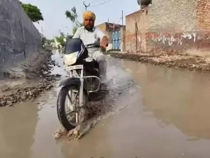 ਰਾਮਪੁਰਾ ਫੂਲ: ਪਿੰਡ ਮਹਿਰਾਜ ਵਿਖੇ ਸੀਵਰੇਜ ਪਾਣੀ ਦੀ ਸਮੱਸਿਆ ਕਾਰਨ ਪਿੰਡ ਵਾਸੀ ਪਰੇਸ਼ਾਨ #jansamasya