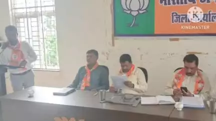 खूंटी: भाजपा जिला कार्यालय में 'संकल्प से सिद्धि तक' विषय पर कार्यशाला का आयोजन किया गया