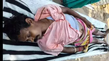 कुनकुरी: कोरंगामाल गांव में जमीन पर सो रहे युवक को सांप ने डंसा, अस्पताल में हुई मौत