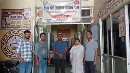 आंवला: आंवला के अर्बन स्वास्थ्य केंद्र में आरोग्य मेले का आयोजन, 15 पुरुष, 19 महिलाएं और 6 बच्चों का हुआ निःशुल्क इलाज