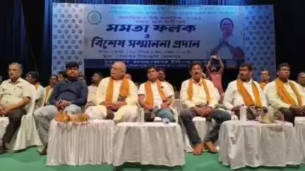 বোলপুর-শ্রীনিকেতন: বোলপুরে গীতাঞ্জলি প্রেক্ষাগৃহে ইলামবাজারের মাধ্যমিক-উচ্চমাধ্যমিকের কৃতী পড়ুয়াদের সংবর্ধনা প্রদান, উপস্থিত মন্ত্রী