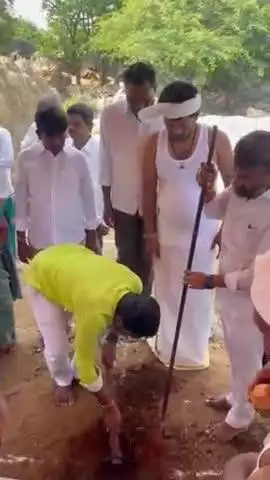 పటాన్​​చెరు: మాదారం గ్రామంలో 33 అడుగుల పంచముఖ ఆంజనేయ స్వామి విగ్రహానికి భూమి పూజ చేసిన గ్రామస్తులు
