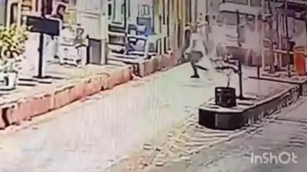 चंद्रपूर: टोल चुकवण्याच्या नादात टाटा एस या वाहनाने टोल नाक्यावरील कर्मचाऱ्यास चिरडले, विसापूर टोल नाक्यावरील घटना
