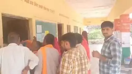 पचपदरा: बालोतरा जिले के कल्याणपुर पंचायत समिति क्षेत्र के वार्ड 10 में सदस्य पद के लिए उपचुनाव का मतदान जारी