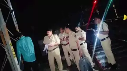 मुर्तीजापूर: रेल्वे स्टेशन परिसरात पोल क्रमांक ६२०/२० ते १४ च्या मध्ये २७ वर्षिय शेतकरी युवकाची गळफास घेऊन आत्महत्या